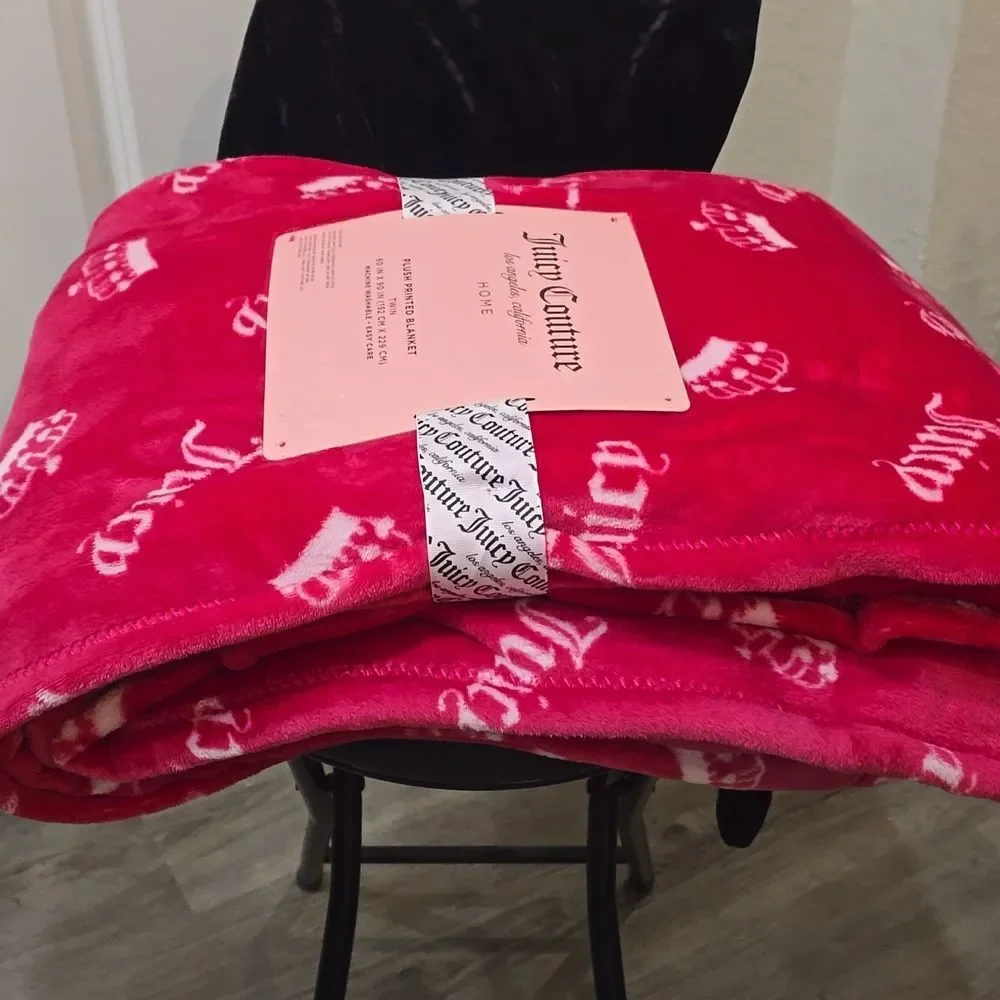 Juicy Couture Home Signature Juicy Crown Logo Pkush Printed‎ Twin Blanket